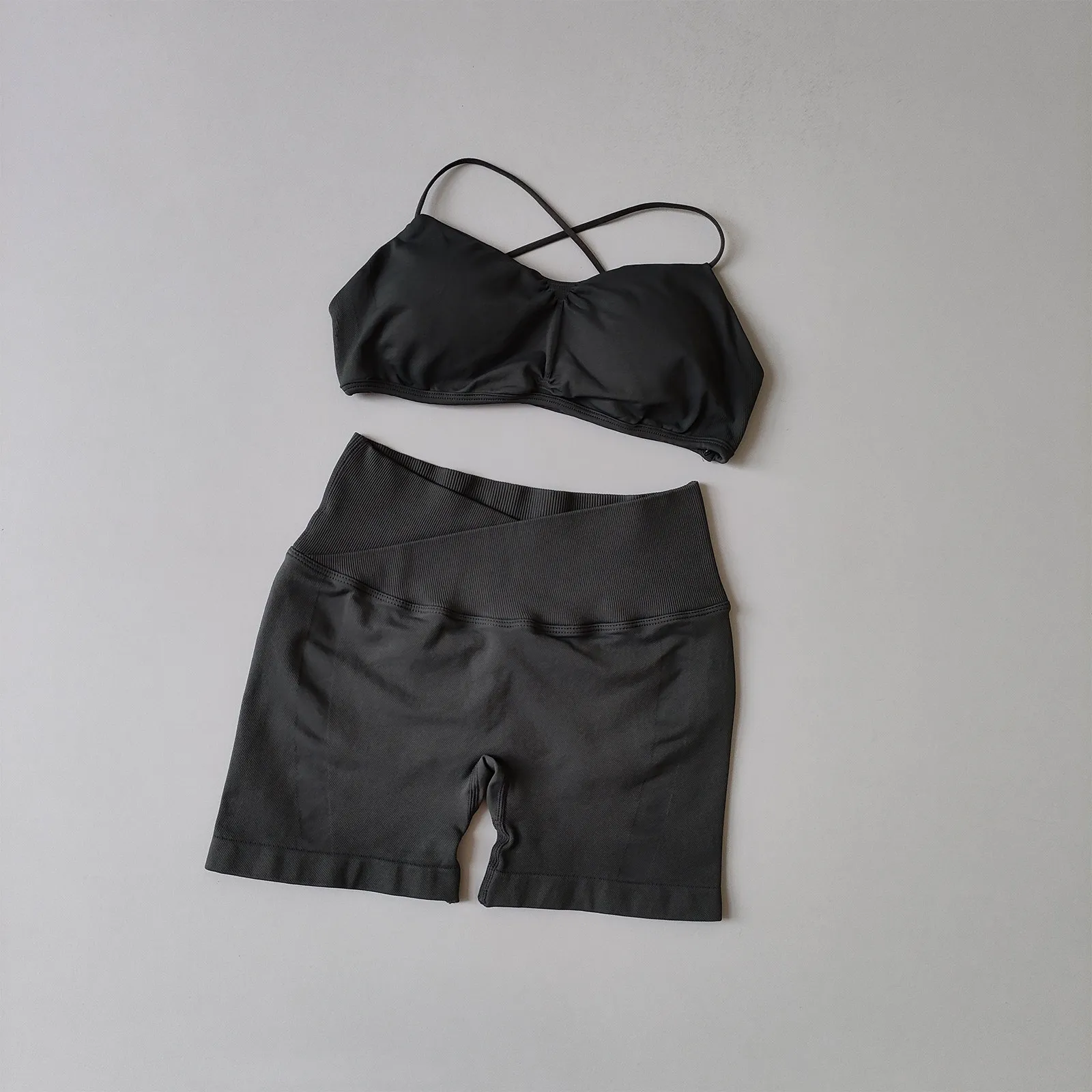 Sommerliches Nahtloses Sportset für Damen: Fitness-Yoga-Anzug mit Po-Lifting-Effekt, Hochgeschnittene Shorts, Pilates-BHs und Unterwäsche-Kombination – Detail 13