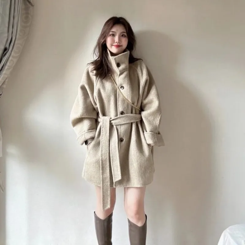 

Модное двустороннее шерстяное пальто для женщин, короткое и короткое, осень-зима 2023, новый стиль, высококачественное шерстяное пальто с воротником-стойкой