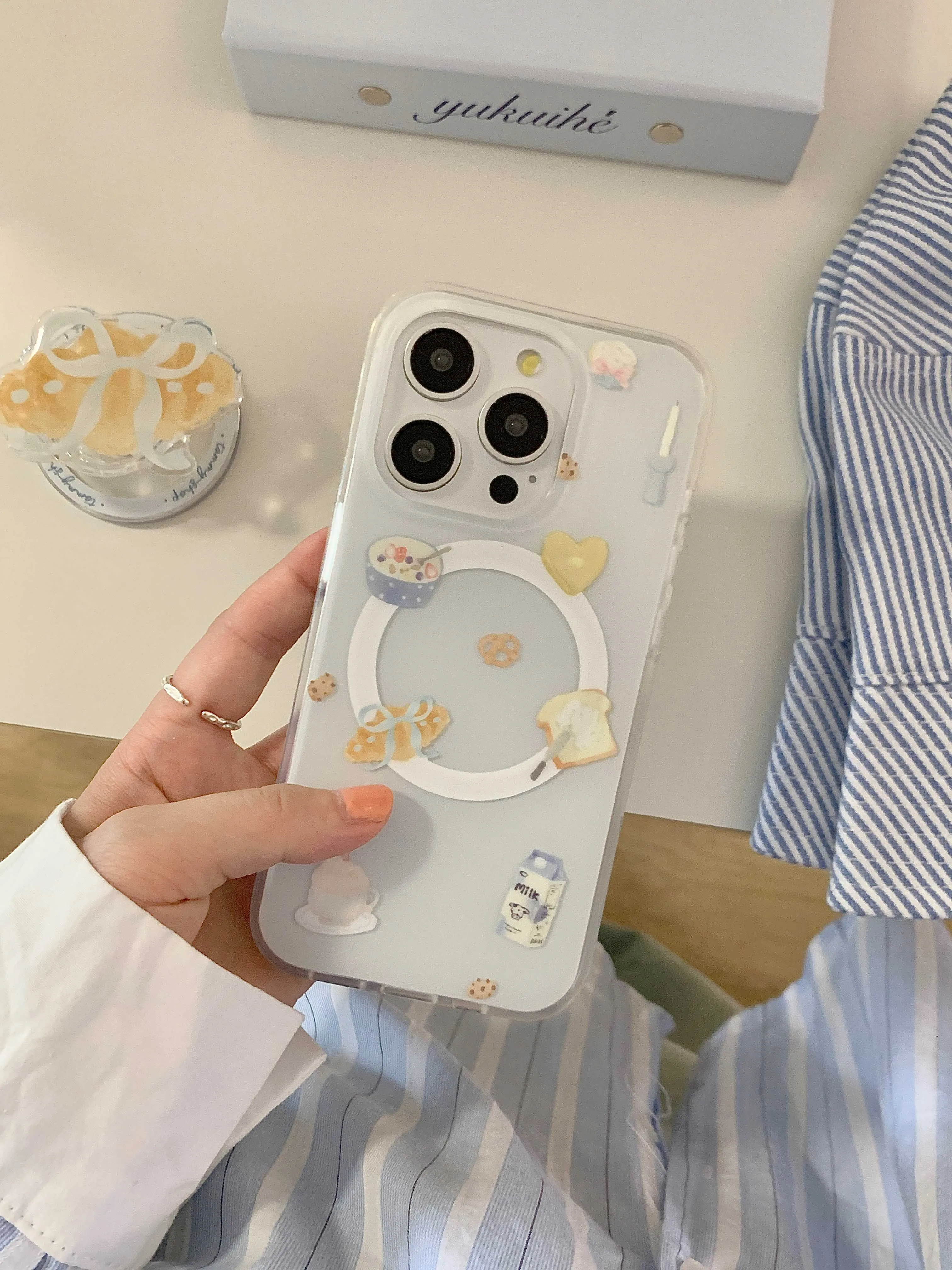 INS bowkbot croissant stand holder magnetic phone case for iphone 15promax 13 14promax 15pro 12 15 pro max 14 milk bread funda