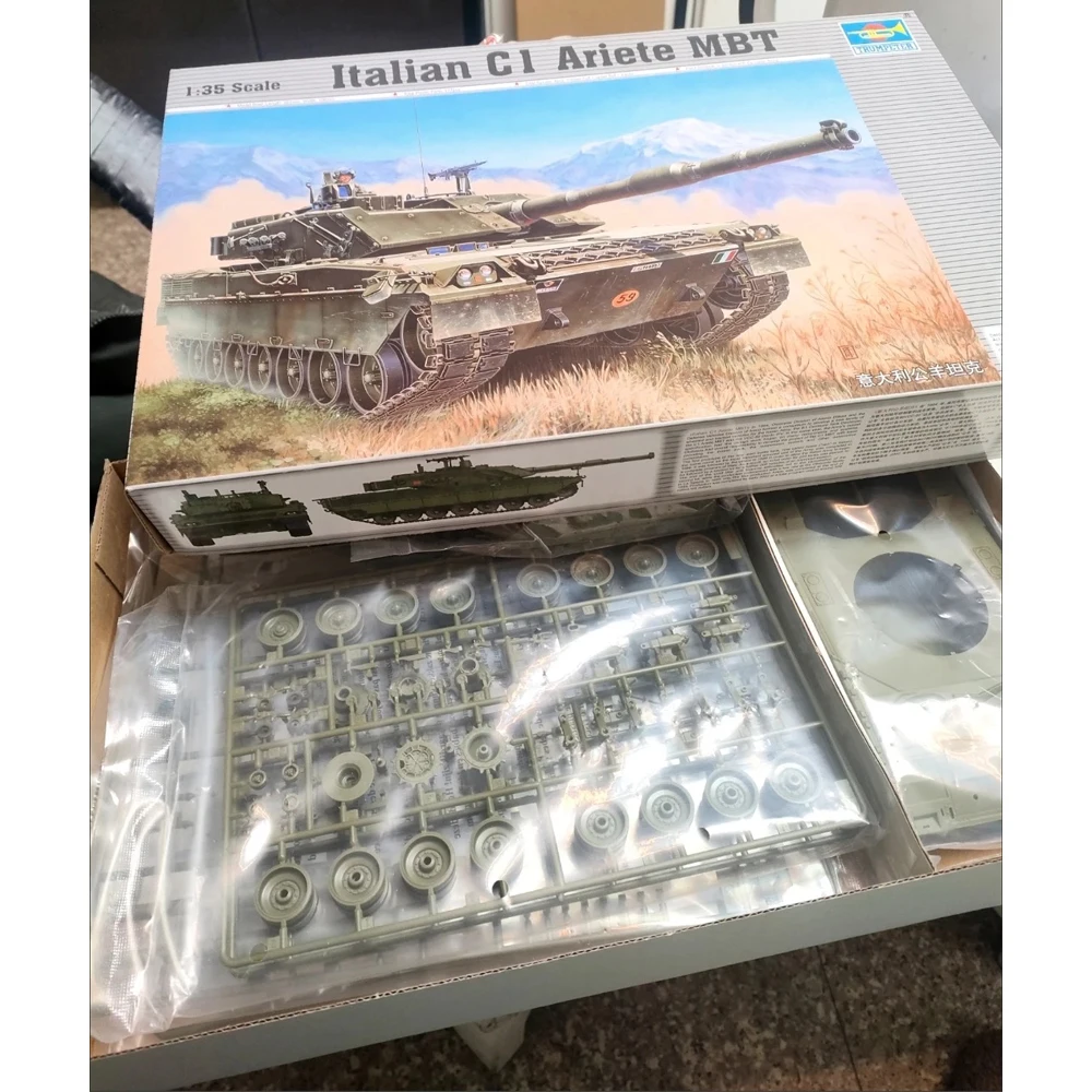 

Trumpeter 00332 1:35 Scale Italian C-1 C1 Ariete MBT Main Battle Tank Vehicle Plastic Assembly Model Kit Hobby Building Toy