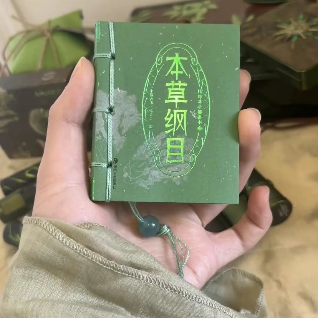 Girlcult Portable Mirror Handheld Mirror Makeup Tool Bracelet Book Sachet