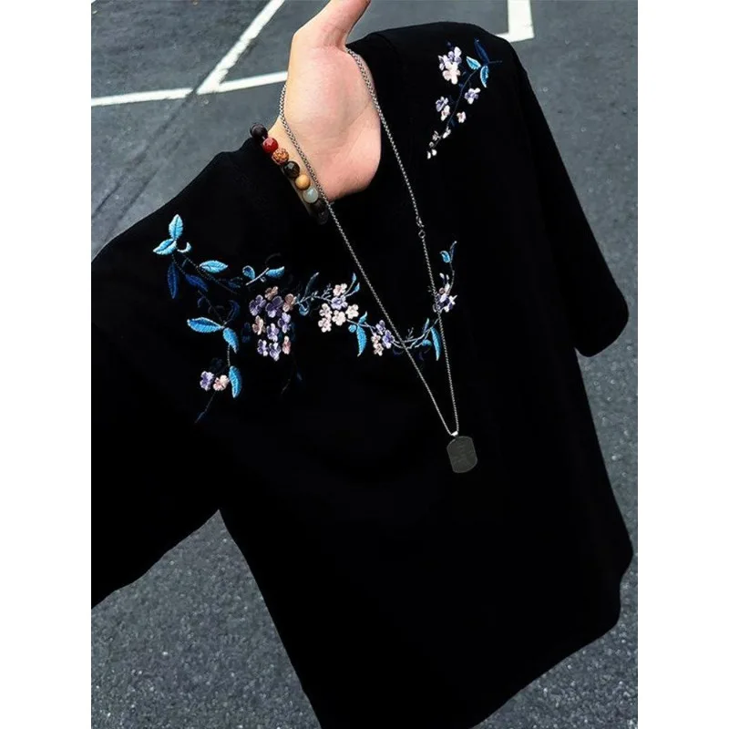 Summer Men's Lilac Flower Embroidery Short-Sleeved T-Shirt Fashion Casual Cool and Stylish