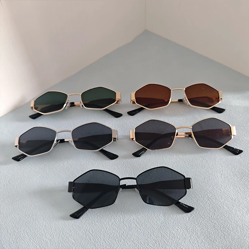 

Набор из 5 солнцезащитных очков: модные классические металлические очки для мужчин и женщин, стильные многоугольные очки, аксессуар для активного отдыха, оптом