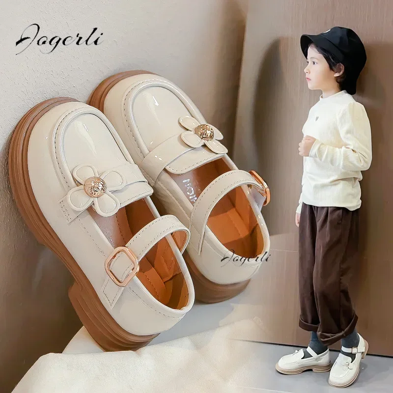 Scarpe piccole in pelle Pu per ragazze 2024 primavera autunno nuovo stile bambini piccoli bambini nero bianco principessa mocassino calzature