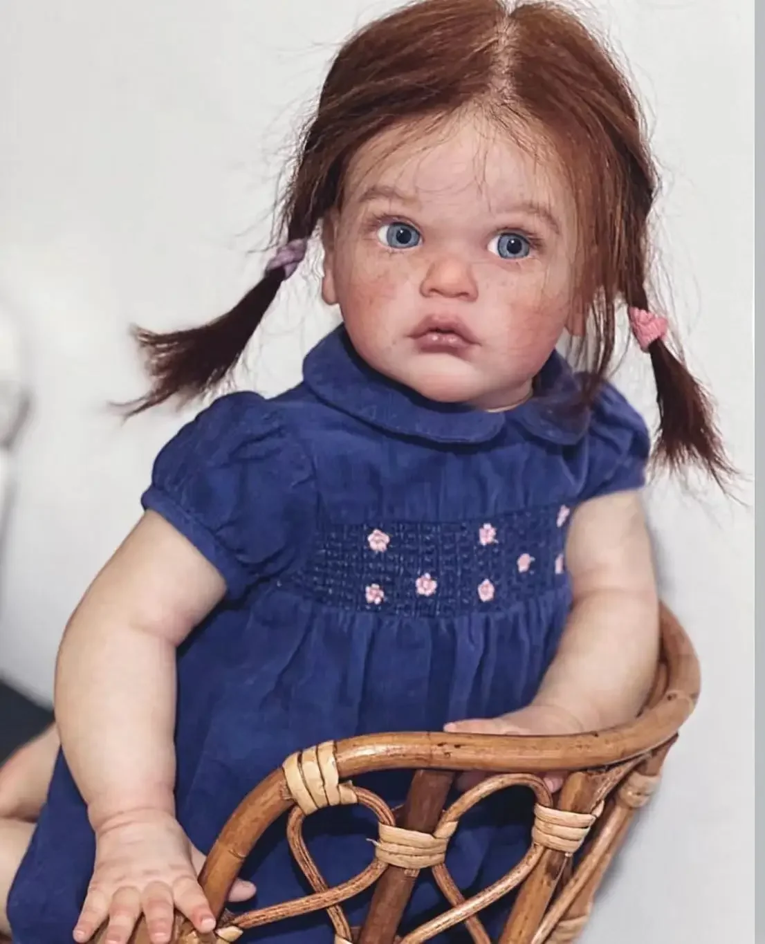 SINO-BB Fornecimento limitado personalizado 24 polegadas Reborn Baby Mattia com cabelo enraizado à mão já acabado boneca com sardas na face