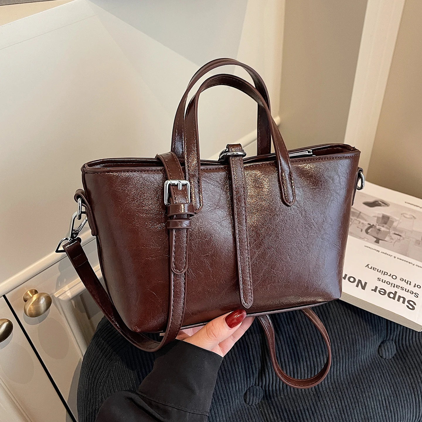 

Универсальные сумки в стиле ретро для женщин, осенне-зимние новые высококачественные текстурированные сумки через плечо из искусственной кожи, модная пригородная сумка на одно плечо