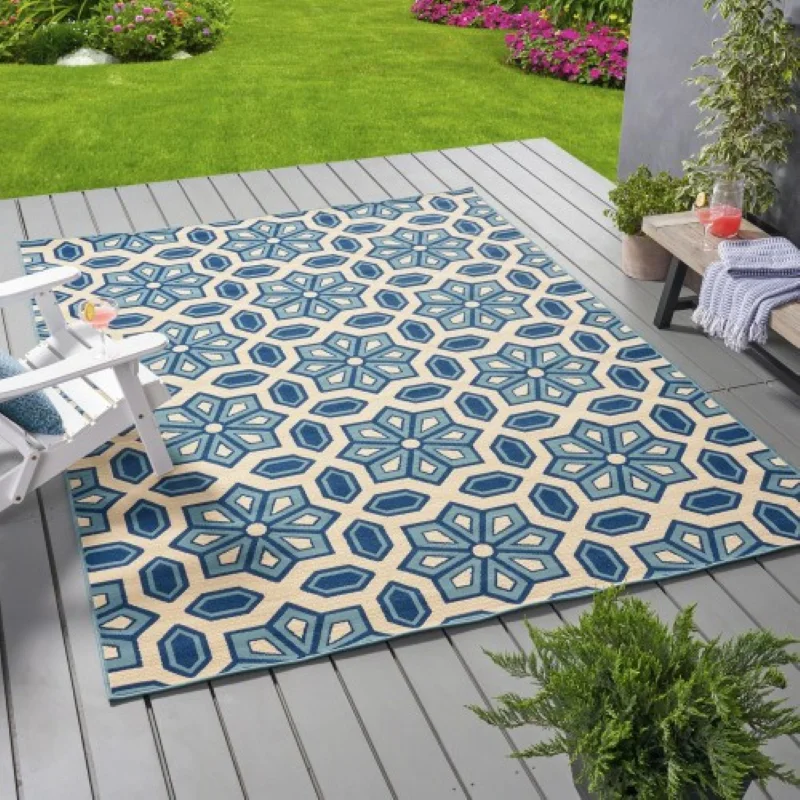 Contemporary Geometric Rug for Patio, Decor, Balcony, Indoor/Outdoor Area Rug 7'10