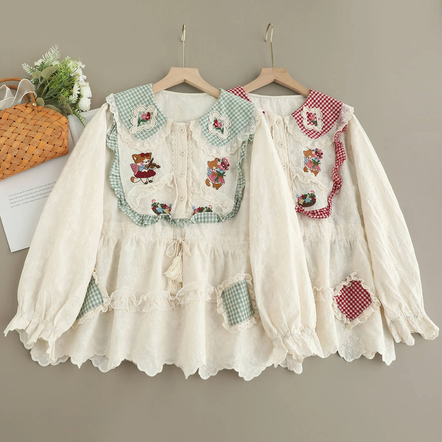 

Японские милые хлопковые рубашки в клетку с мультяшной вышивкой в стиле пэчворк для девочек, женские повседневные свободные блузки с воротником Питера Пэна и длинными рукавами