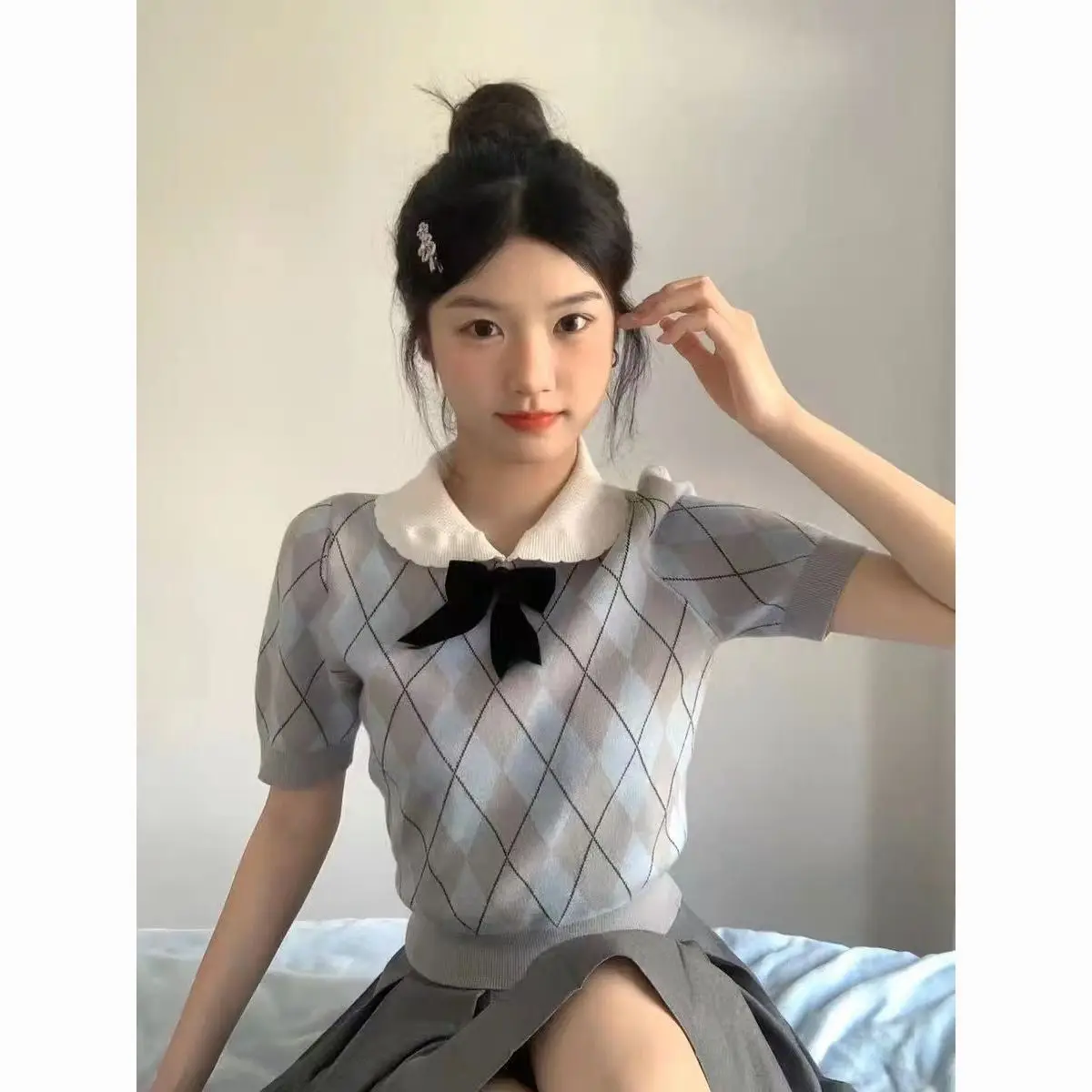 

Xiaoxiangfeng кукольный воротник, трикотажная футболка с короткими рукавами и плечами спереди, женский летний короткий топ с бантом и лацканами