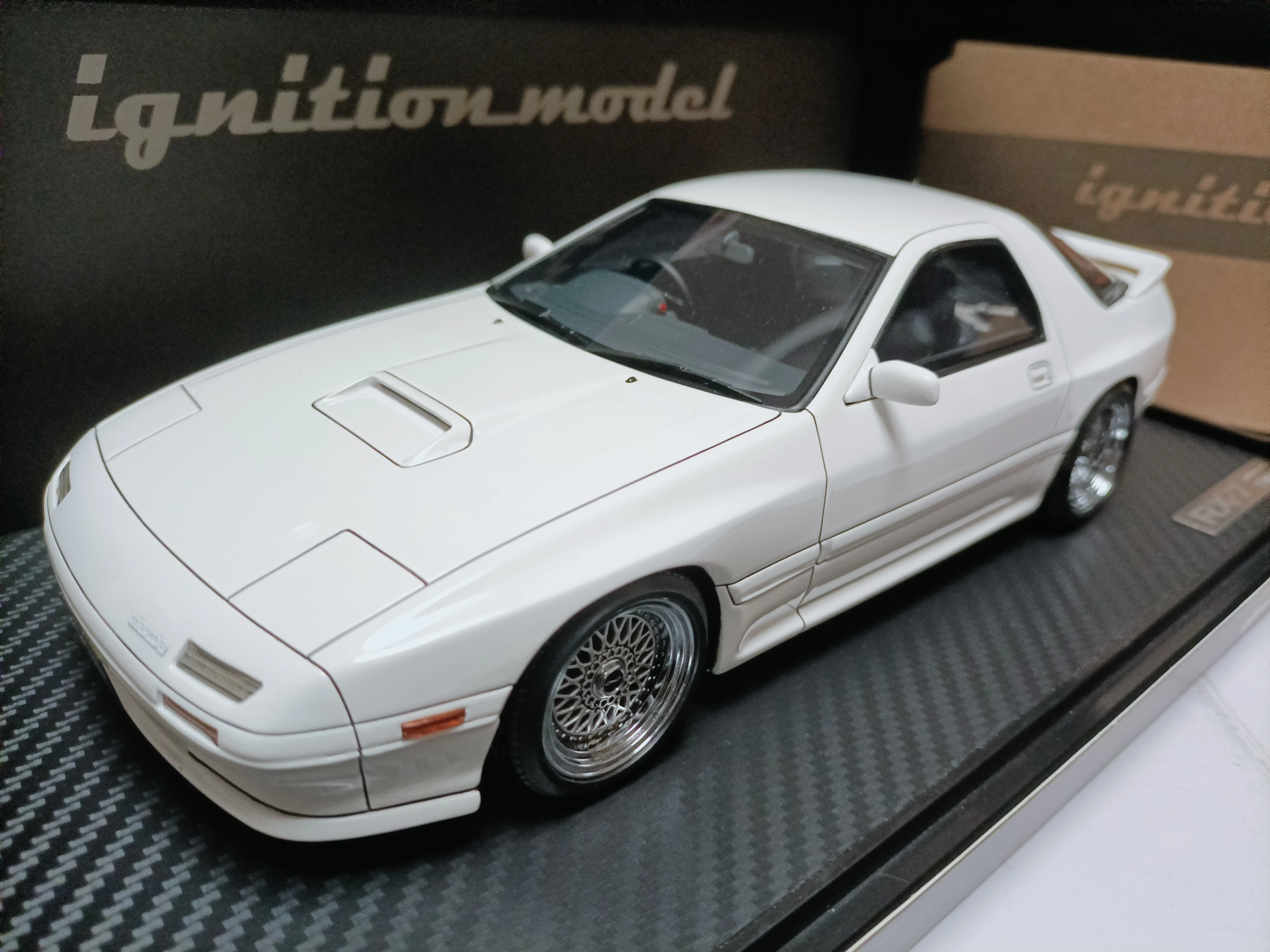 

IG 1:18 Savanna RX-7 Infini FC35 Белый JDM Моделирование Ограниченная серия Смола Металл Статическая модель автомобиля Игрушка в подарок