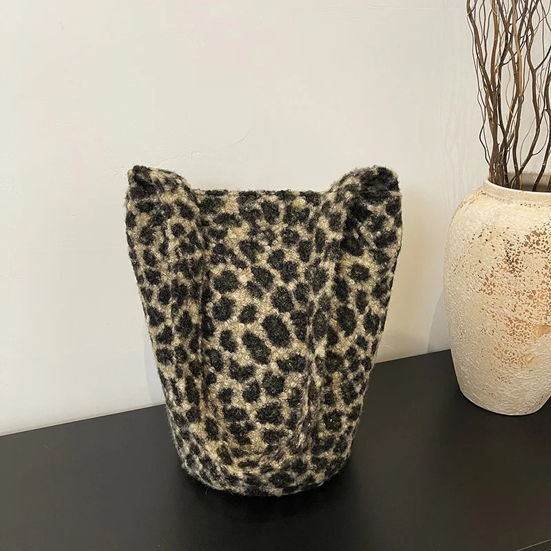 

Фланелевые леопардовые сумки на плечо большой вместимости, универсальные женские сумки для поездок на работу, 2021, брендовые темпераментные модные женские сумки