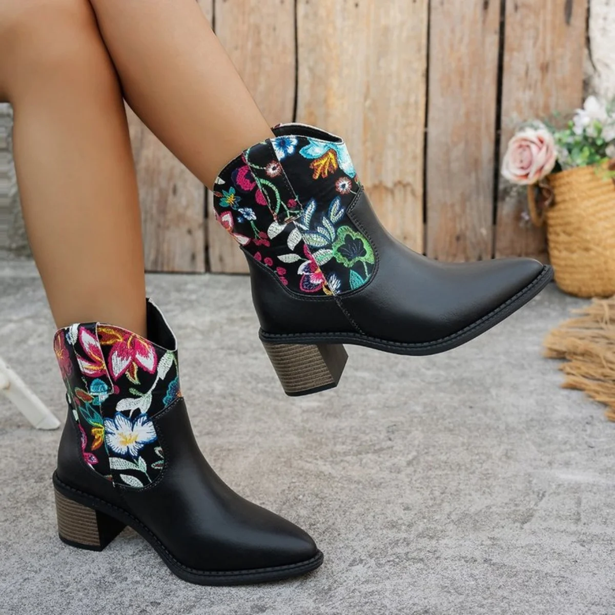 

Women's large-sized fashionable winter boots featuring retro floral PU leather mid-calf boots