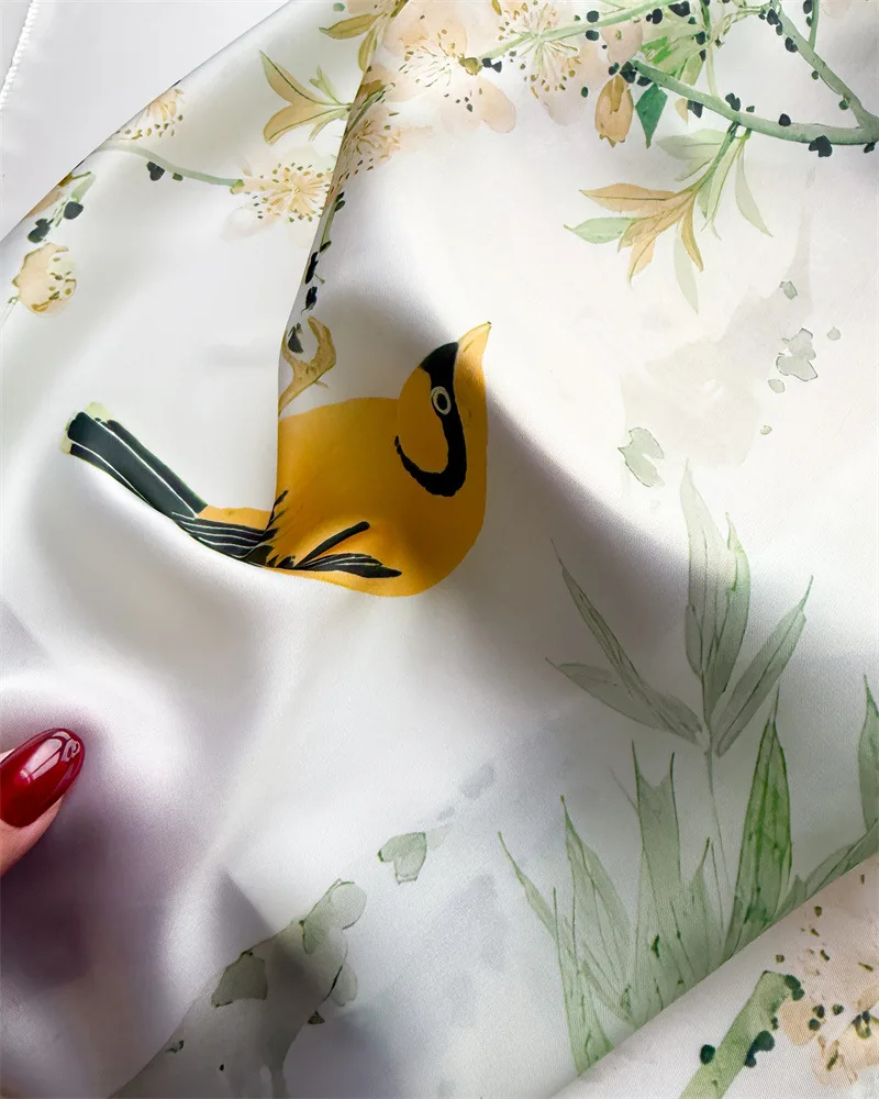 Sciarpa quadrata con scialle con stampa di uccelli e fiori per donna Involucri alla moda in raso Fazzoletto da collo Fasce per capelli femminili Fascia per capelli Bandana