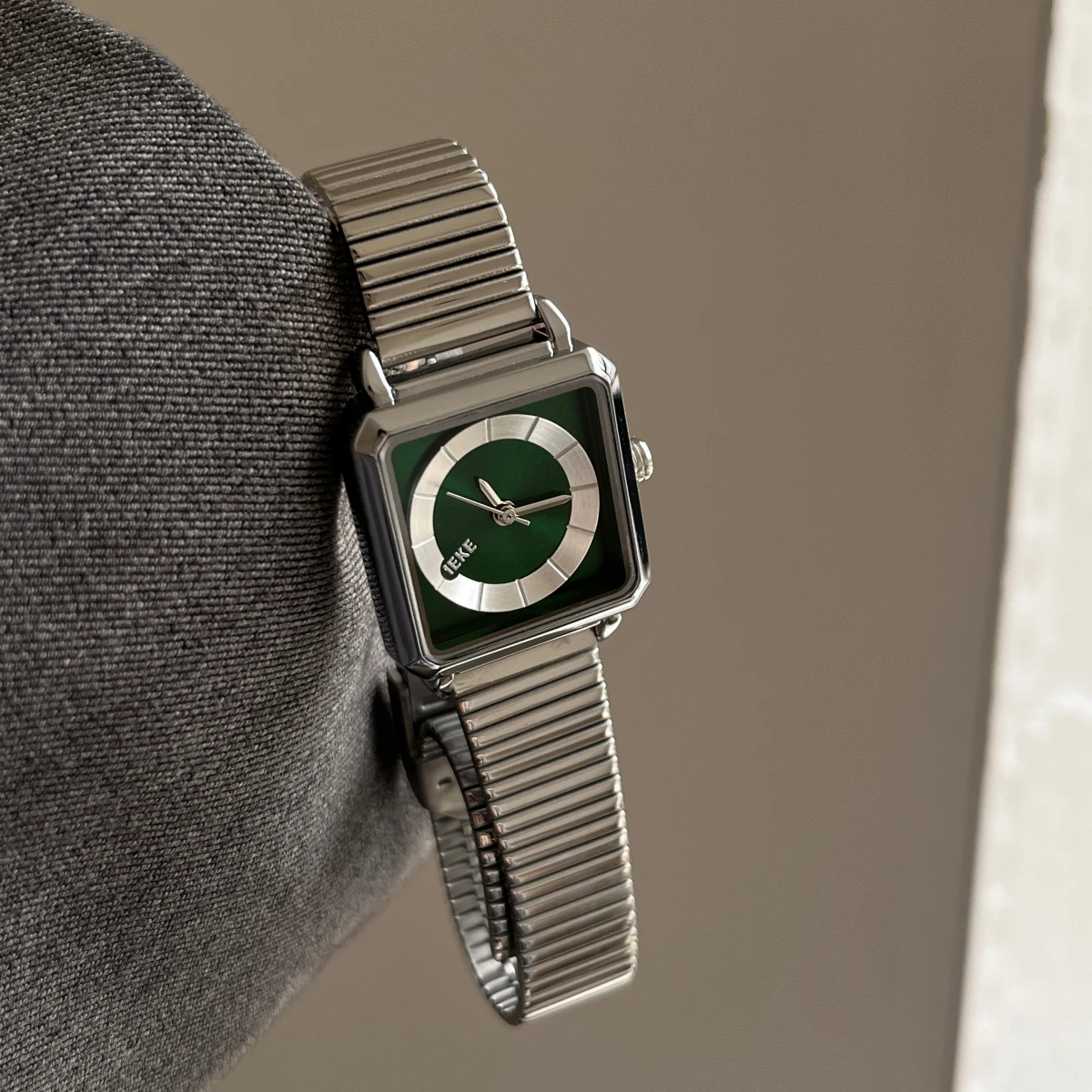 

Elegant Women'SWristwatchSmall Gold WatchLuxuriousFrenchStyle DelicateAnd Petite Round Dial Ladies' WristwatchHighQuality Watch.