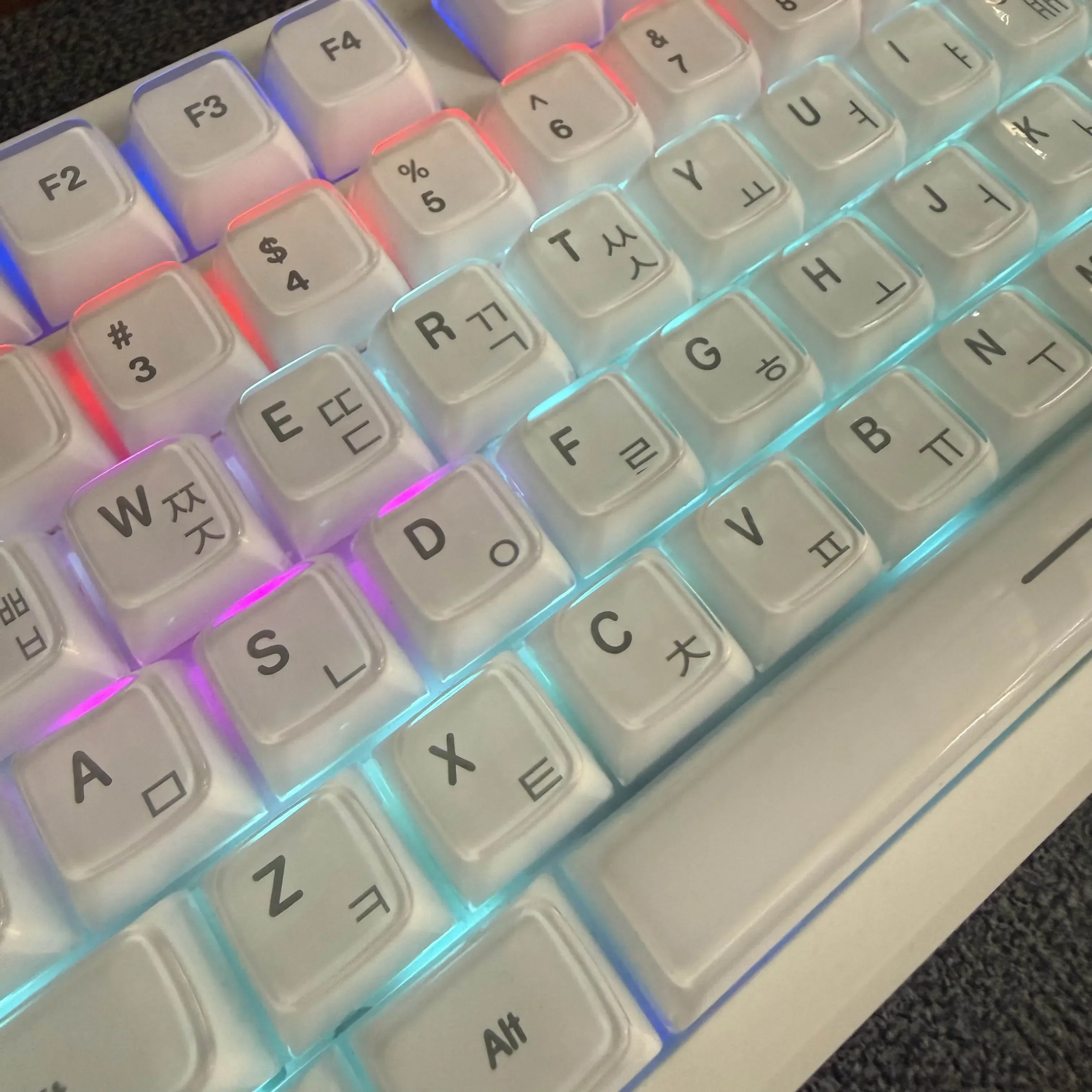 Kristallklare Weiße Tastenkappen 60% Hangul Koreanisch Englisch Russisch Rosa Blaue Tastenkappen für 61 64 68 75 87 98 Mechanische Tastaturen – Detail 6