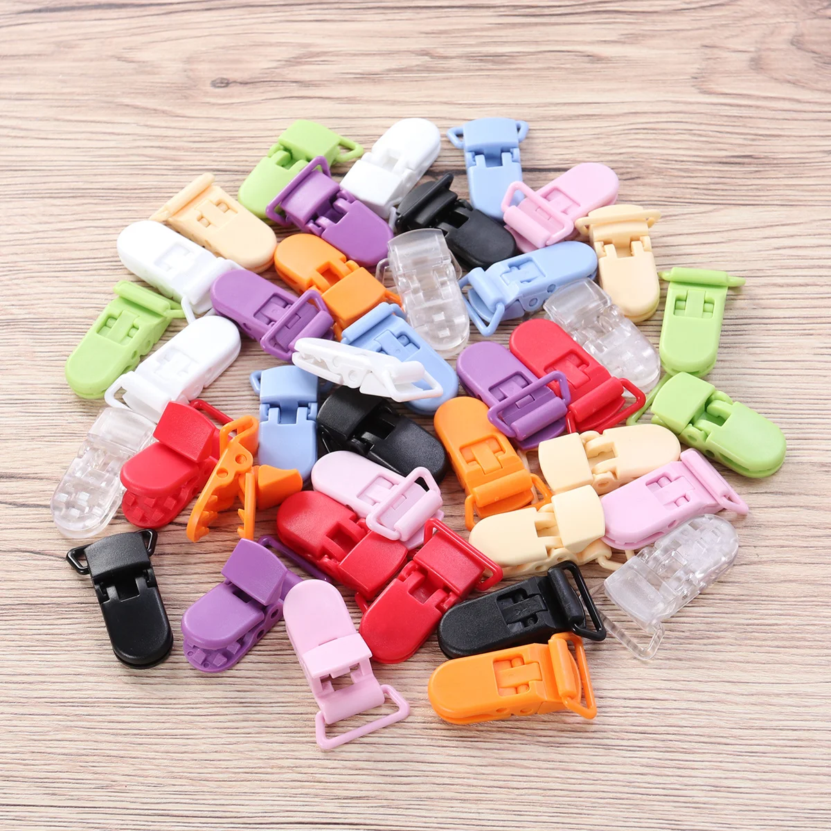 40 قطعة مقاطع شارة بلاستيكية السحابات الآمنة للمشاريع الحرفية مصاصة أصحاب المرايل سلاسل المفاتيح تصميم آمن للأطفال