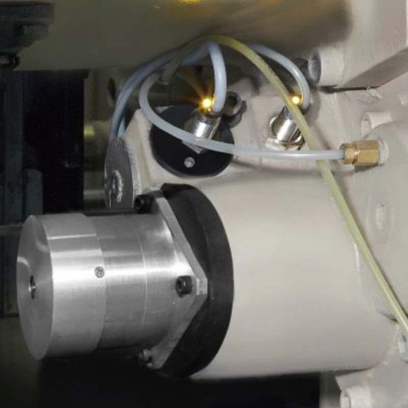 TONGDA R550 Macchina per telaio con pinza per tessitura di tessuti servo CNC ad alta velocità per tessuti domestici