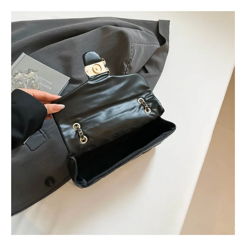 Damen Gesteppte Leder-Umhängetasche Luxus C-Logo Goldkette Crossbody-Tasche Designer Kleine Klapptasche Vintage Schwarze Abendclutch – Detail 20