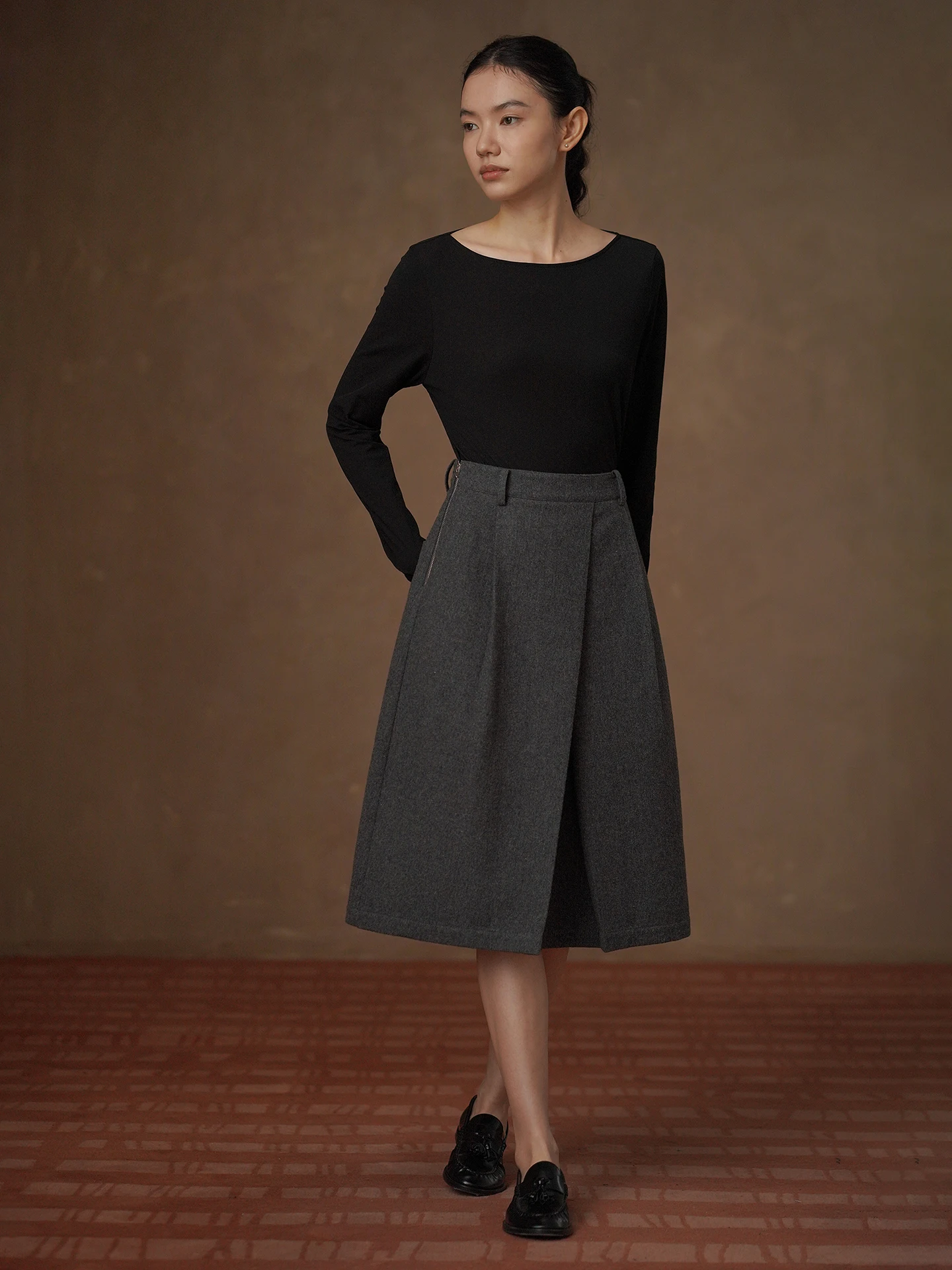 Slim Fit Long Sleeve T-Shirt Cotton Feel Lightweight Simple Design One Shoulder Style Double Color Casual Fashion for Women