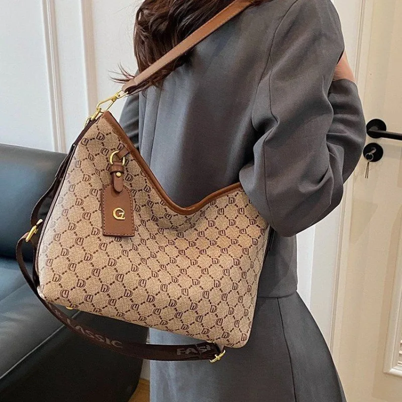 

Modern French Style Light Luxury Handbag - 2025 New High-End Trendy Versatile Ladies Bag
