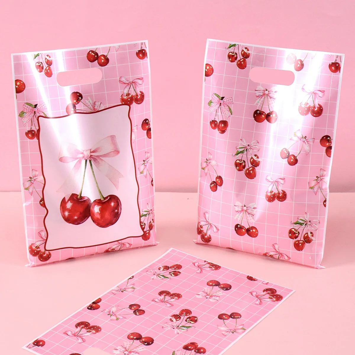 10/20/50 Stück rosa Kirsch-Geschenktüten mit gemischtem Kirschdesign, Plastik-Süßigkeitentüten für Hochzeit, Brautparty, Geburtstagsfeier – Detail 6
