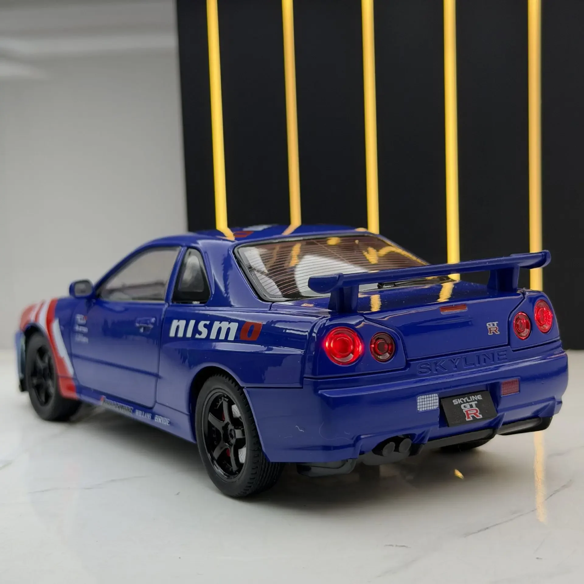 1:24 GTR R34 スカイライン シミュレーション ダイキャストメタル合金モデルカー サウンドライト プルバック コレクション キッズトイ ギフト