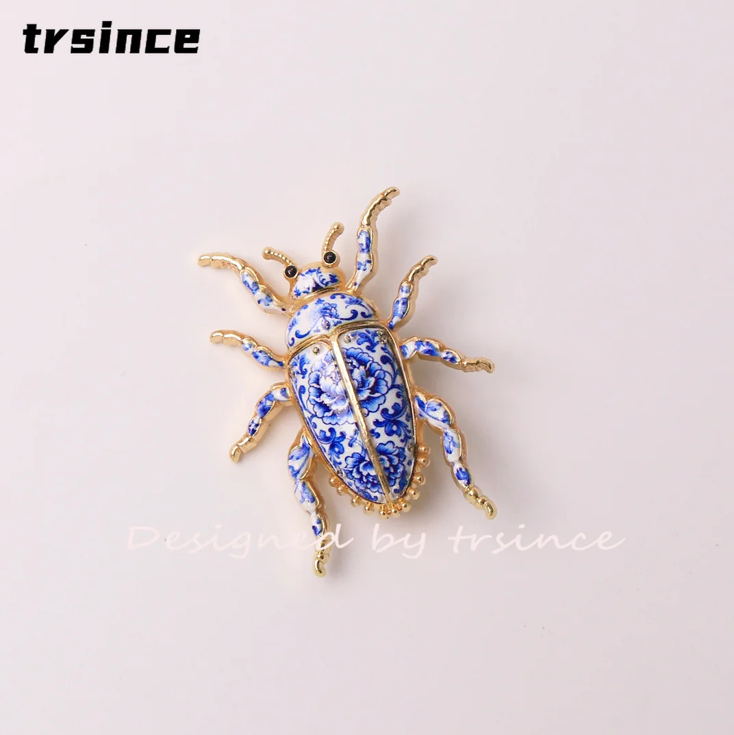 Vintage Chinese Blue White Porcelain Floral Brooches Cute Animal Series Dragon Kitten Bird Crab Lapel Pins Clothing Accessories view 6