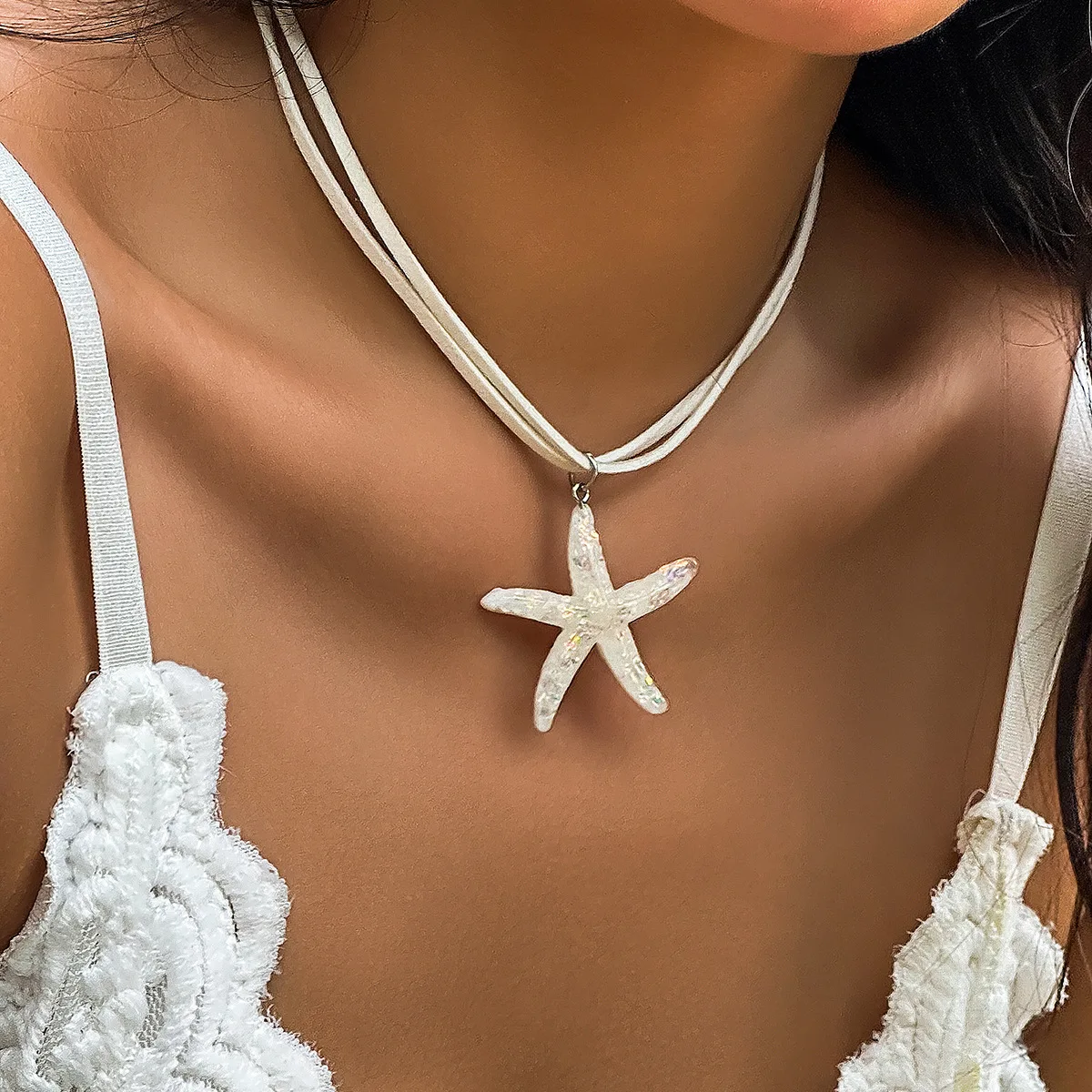 Cadena de cuerda creativa de múltiples capas para mujer, joyería de playa a la moda, colgante bohemio de estrella de mar blanca y azul con collar, 2024