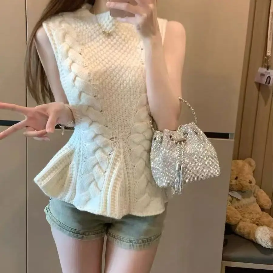 

Korean Waist-Closed Unique Twisted Sleeveless Sweater Women'S Spring New Niche Design Short Pure And Lustful Top