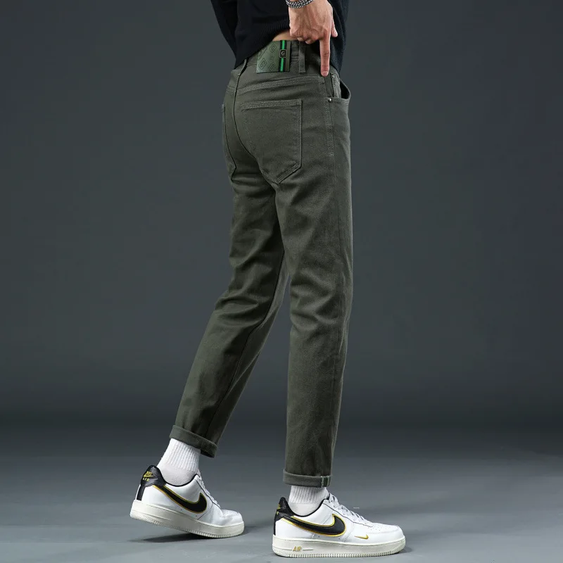 Vaqueros sencillos y lujosos para hombre en otoño de 2025, con ajuste elástico y pantalones casuales de negocios urbanos de alta gama
