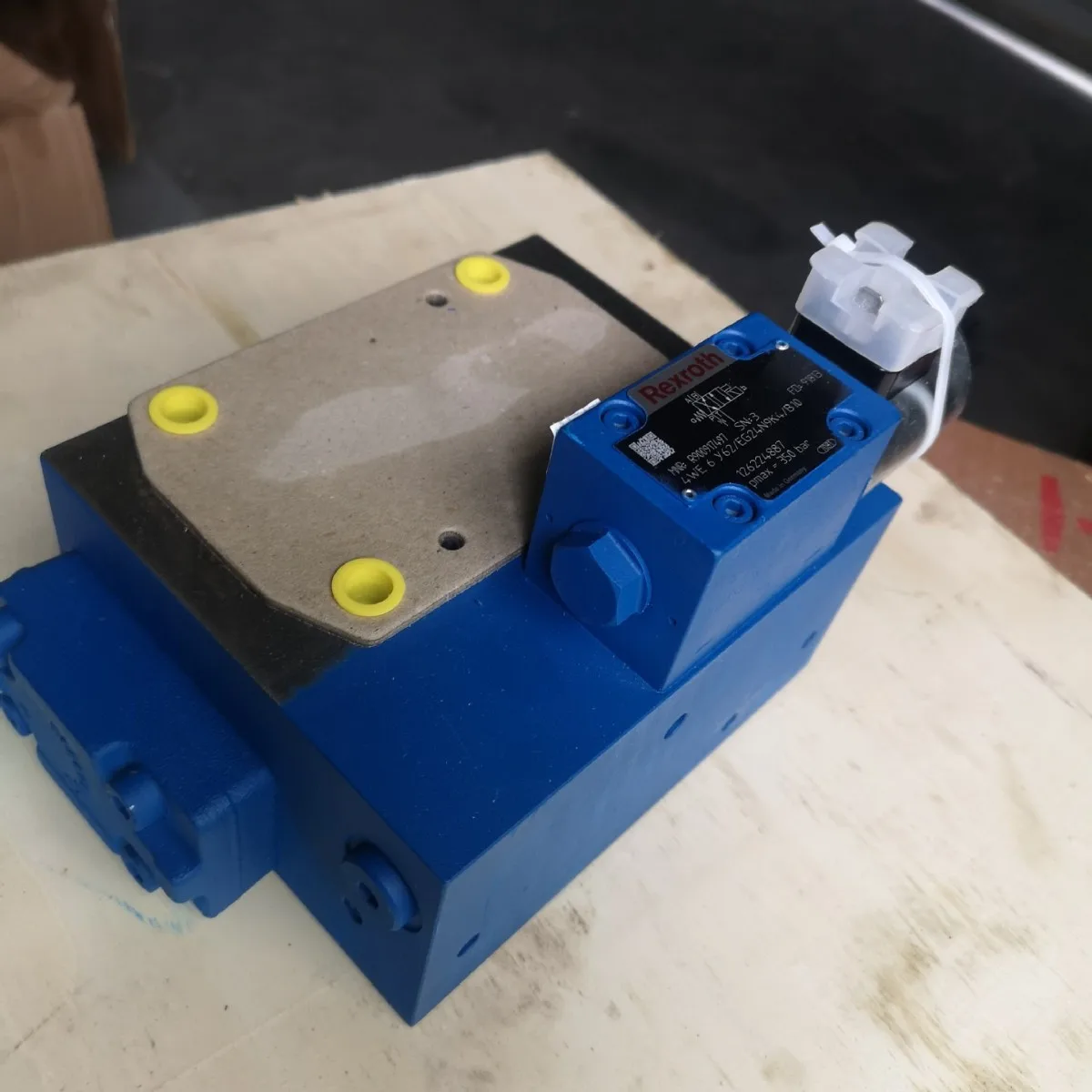 

Pilot operated directional slide valve Z4WEH10E63-50/4KEG24N9ETK4