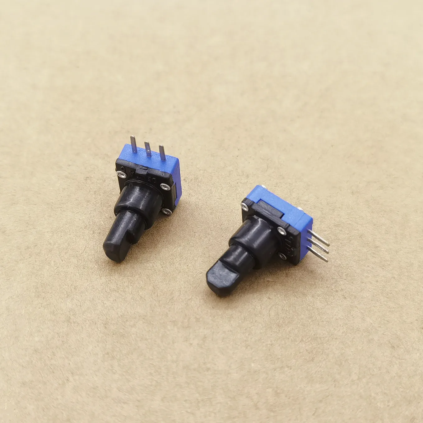 Original new 100% import 09 Type horizontal single potentiometer 10K 100K long handle 13MMF 180 degree angle (SWITCH)
