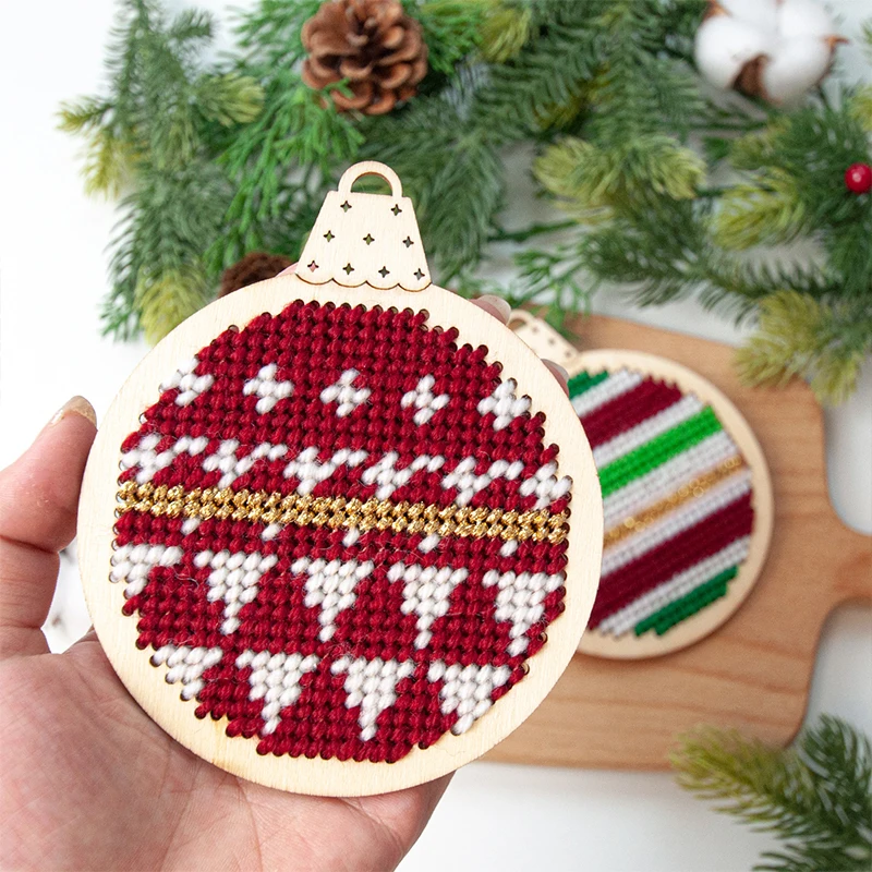 6Pcs Christmas Cross Stitch Hole Carving Wooden Pendant Embroidery Slices Diy for Xmas Holiday Christmas Tree Hanging Decoration