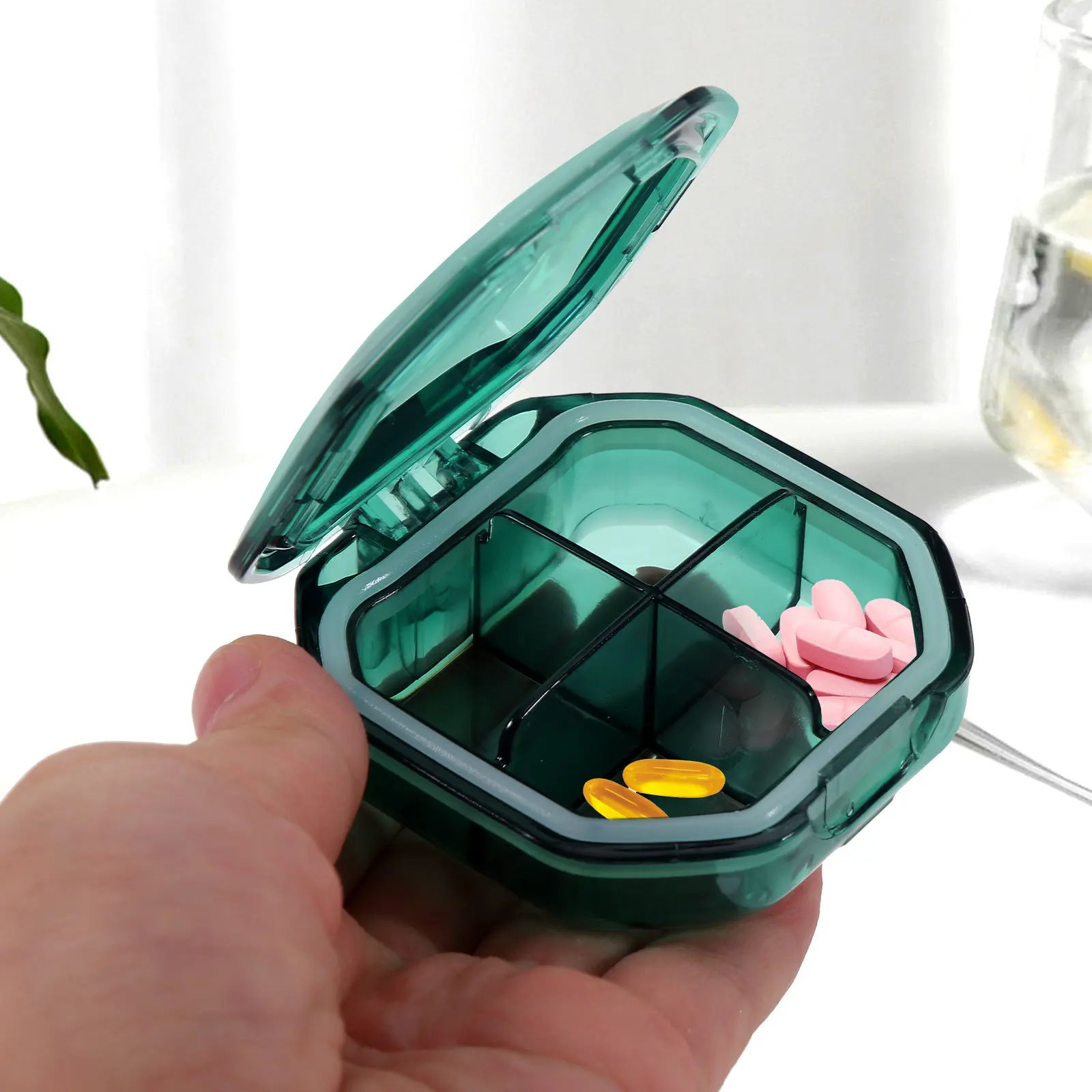 

Portable Medicine Case 4-Compartment Compact Pill Organizer for Travel Home Daily Use Transparent Lid Wear-Resistant Household