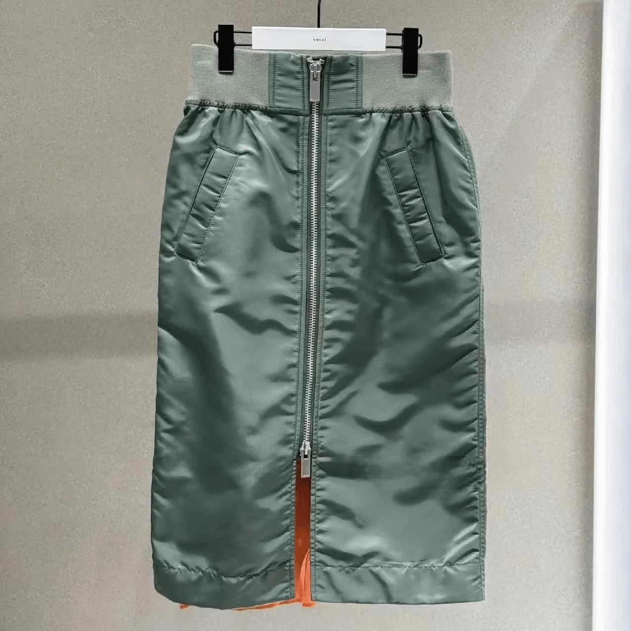 

FOG SACAI Japanese Sle High Waist A-Line Midi Skirt with Long Zipper And Elastic Waisand Butt Lifting f-length Skirt