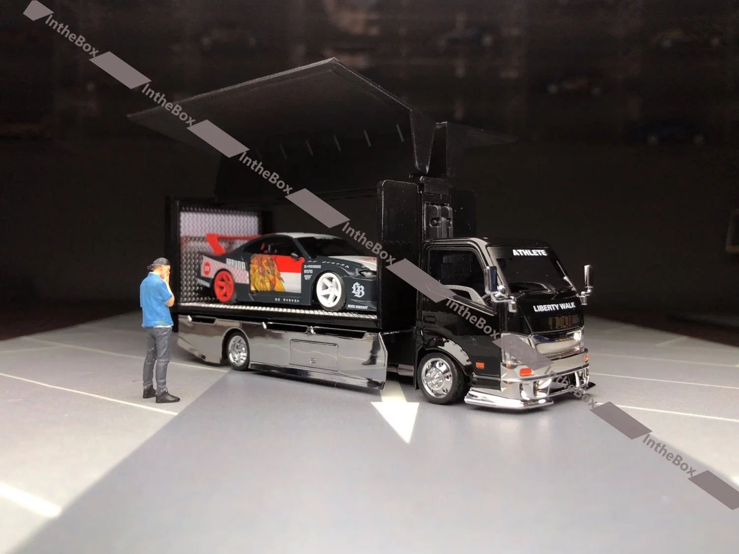 MT 1:64 AIT Black LB H300 Box Truck Custom Sports  Diecast Truck Collection Limited Edition Hobby Toys