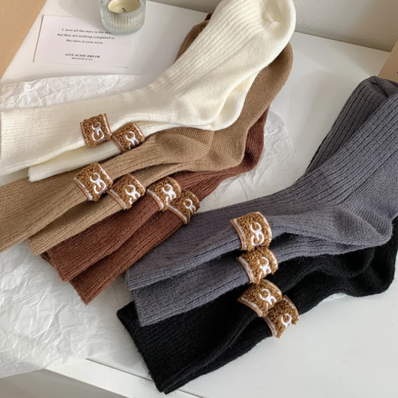 الخريف الشتاء محبوك الجوارب الدافئة رشاقته المطرزة إلكتروني طباعة الصلبة منتصف جوارب أنبوبية العصرية عارضة مريحة حذاء الثلوج كومة الجوارب #6