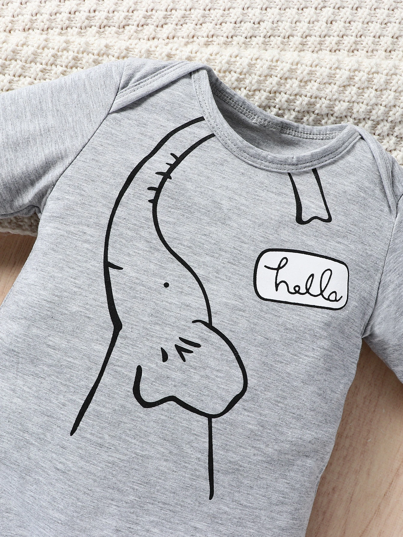 Niedlicher Baby-Jungen-Overall mit langen Ärmeln und Rundhalsausschnitt, ideal für Herbst und Winter, lässiger und modischer Stil, mit Mütze, „Hello“-Design mit englischen Buchstaben. – Detail 3