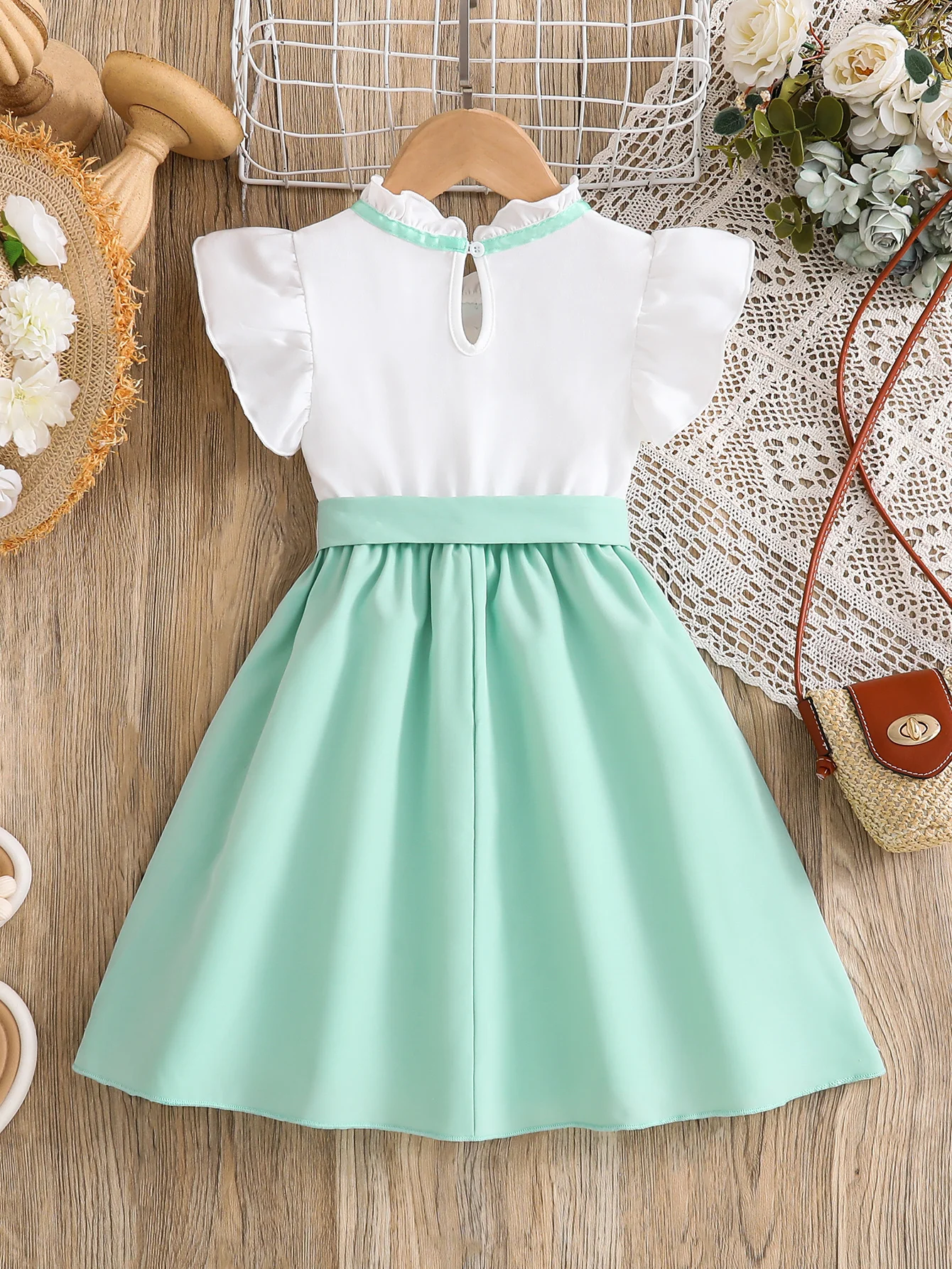 Girls' Spring and Summer Sleeveless Dress with Heart Print and Belt, Fashionable and Playful Elegant Clothing for Girls, Suitable for Everyday Wear at Home, Versatile for Going Out and Partying