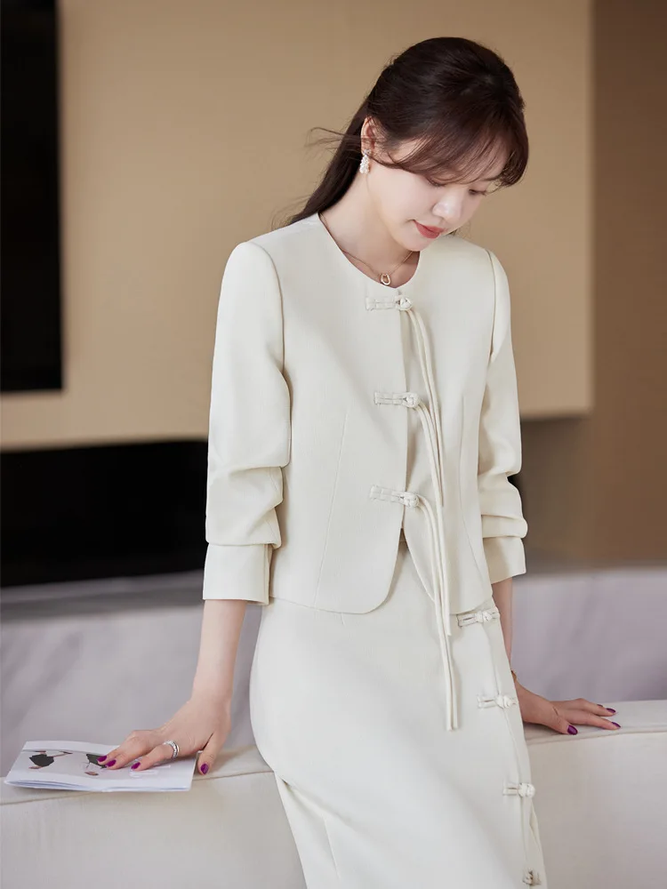 

Новый китайский национальный модный костюм для женщин, весенний короткий блейзер, элегантный комплект из двух предметов с юбкой для светских мероприятий.