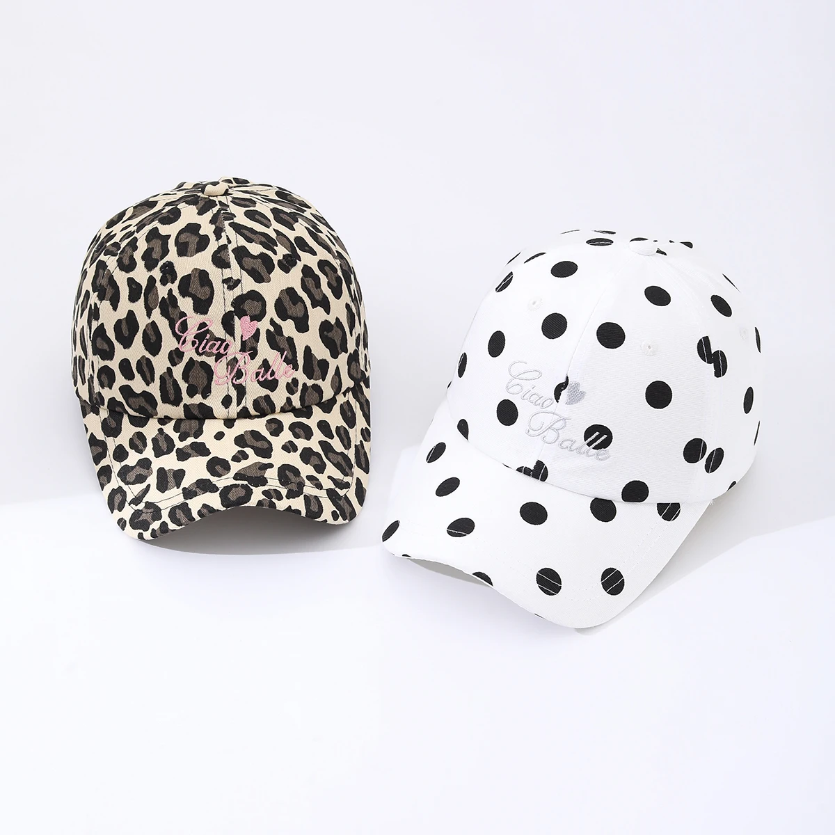 Korean version minimalist baseball cap, classic and versatile, suitable for spring and summer, letter-style casual baseball cap