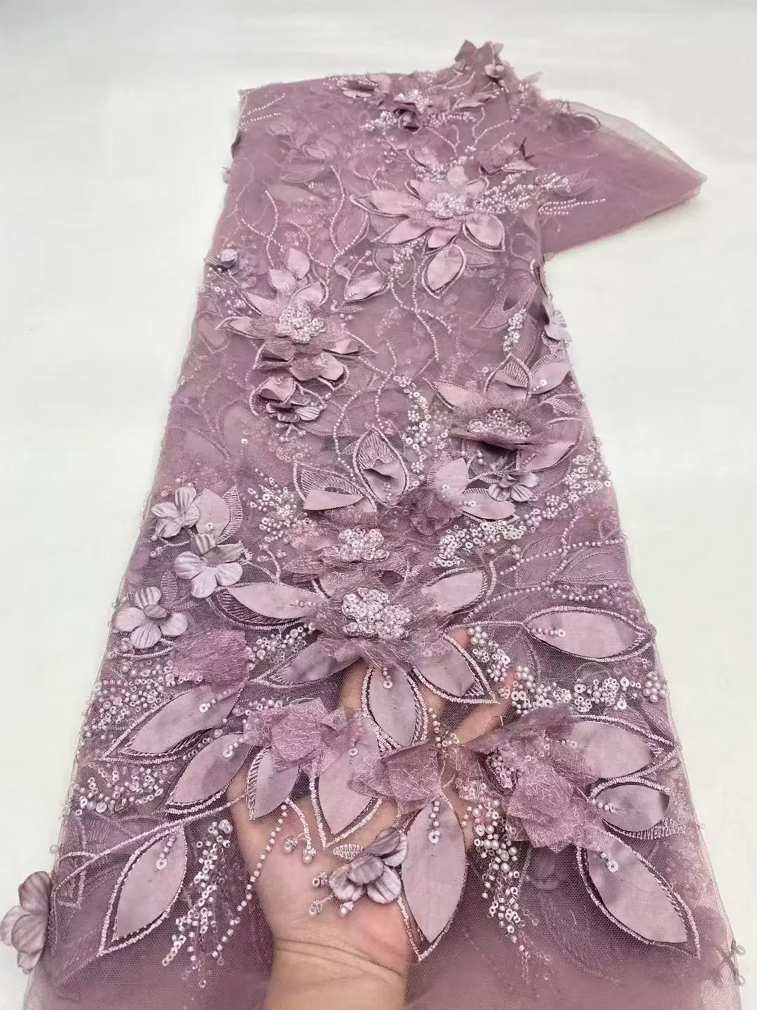 ホットセール ピンク 最新デザイン アフリカ フレンチスタイル チュールネット ビーズレース トップクオリティ 3Dフラワー 刺繍 ウェディングドレス 縫製