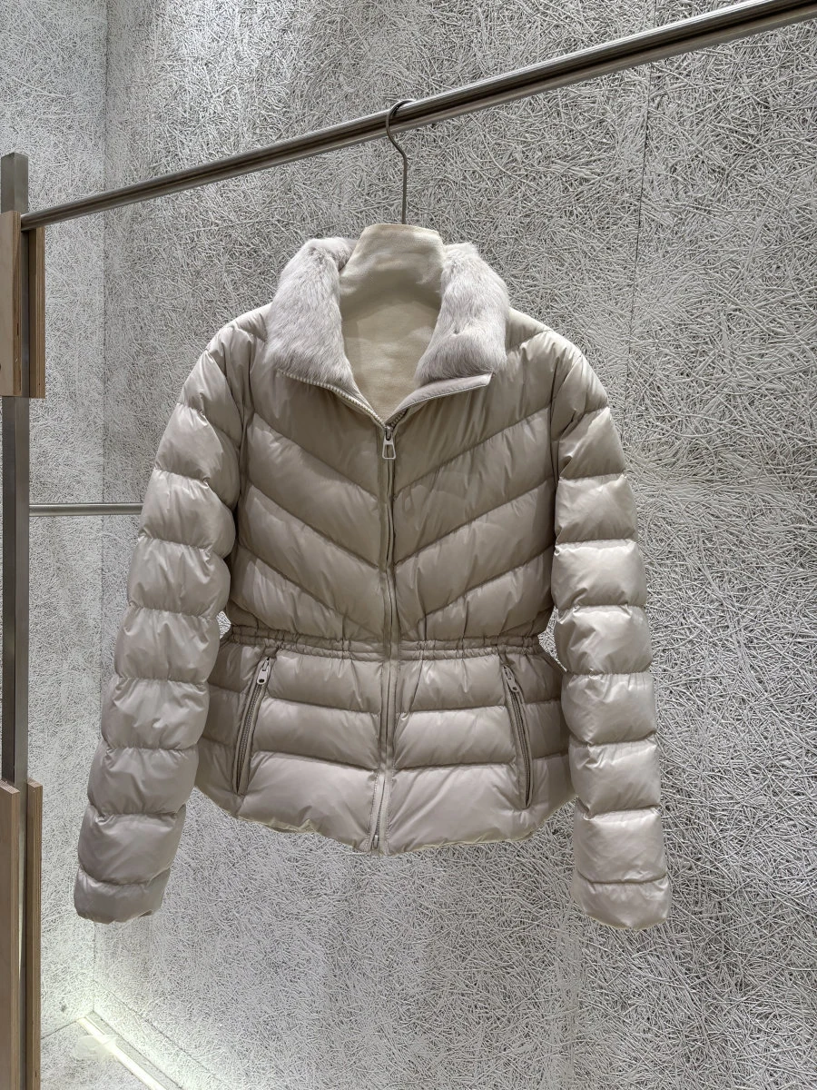 2026 Autumn/Winter New Style Women's Down Jacket with Fox Fur Collar, Stylish and Warm, Filled with White Duck Down