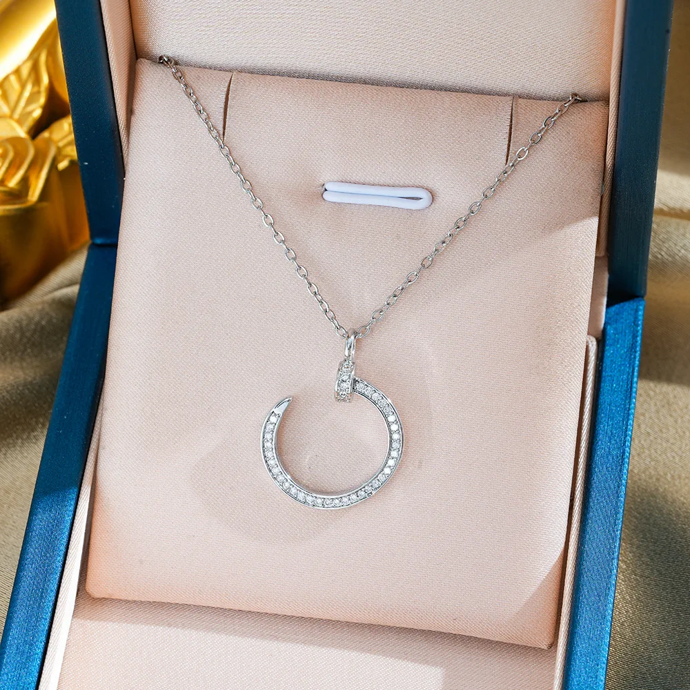 

2025 new A zircon titanium steel necklace studded with nails, a fashionable, simple and luxurious female collarbone