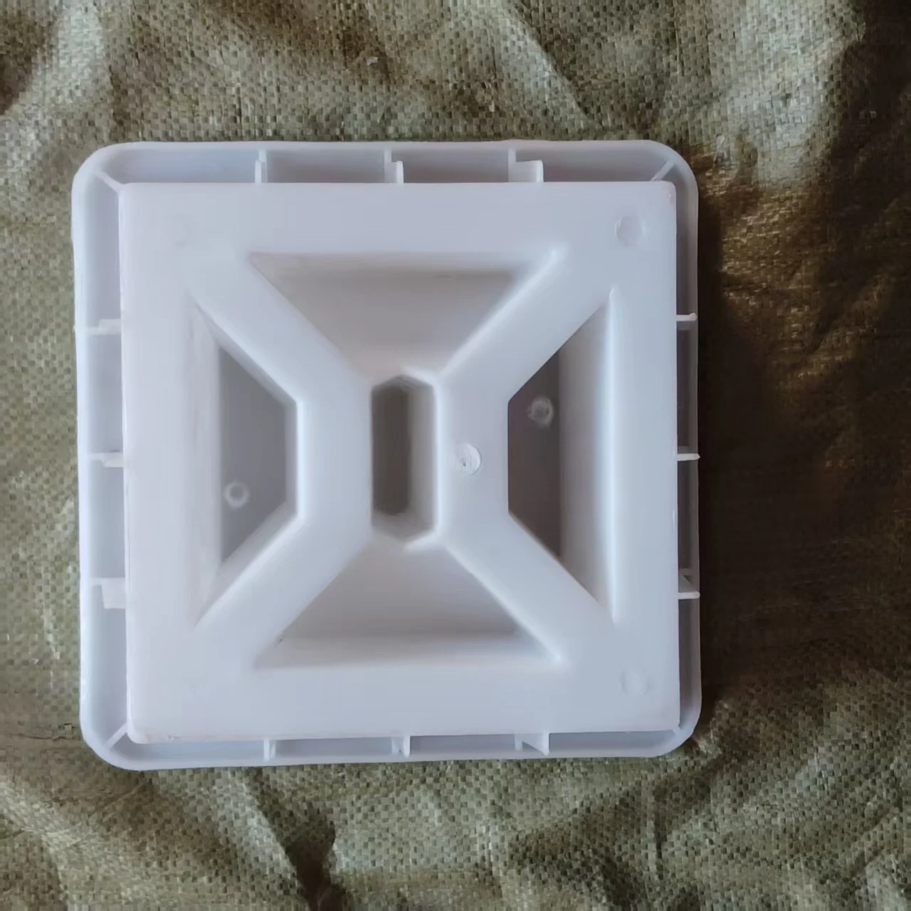 

20*20*10cm Internet-famous Hollow Brick Plastic Cement Mold Wall Slope Protection Building Partition Art