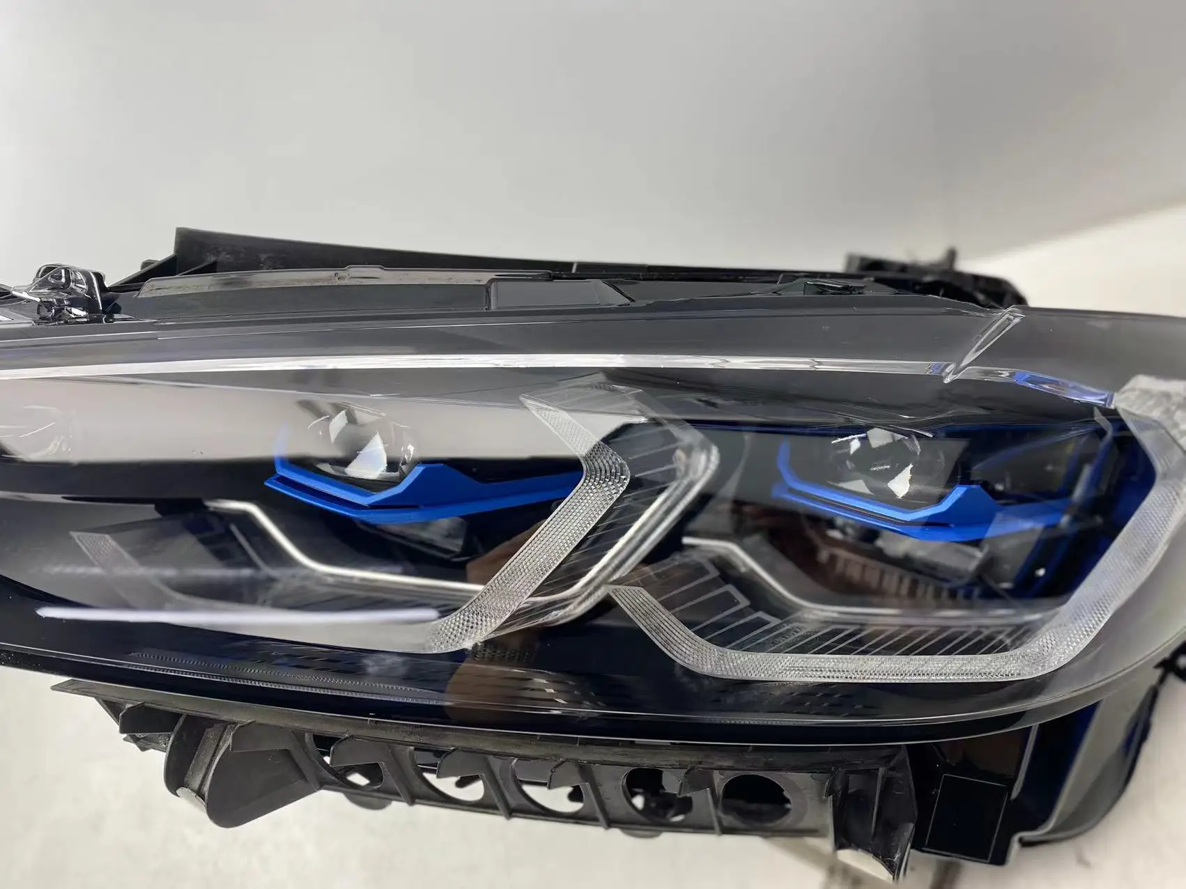 

Подходит для BMW (F82) Новые лазерные фары M4. Высокопроизвольные фары. Новейшие светодиодные фары 2021 года.