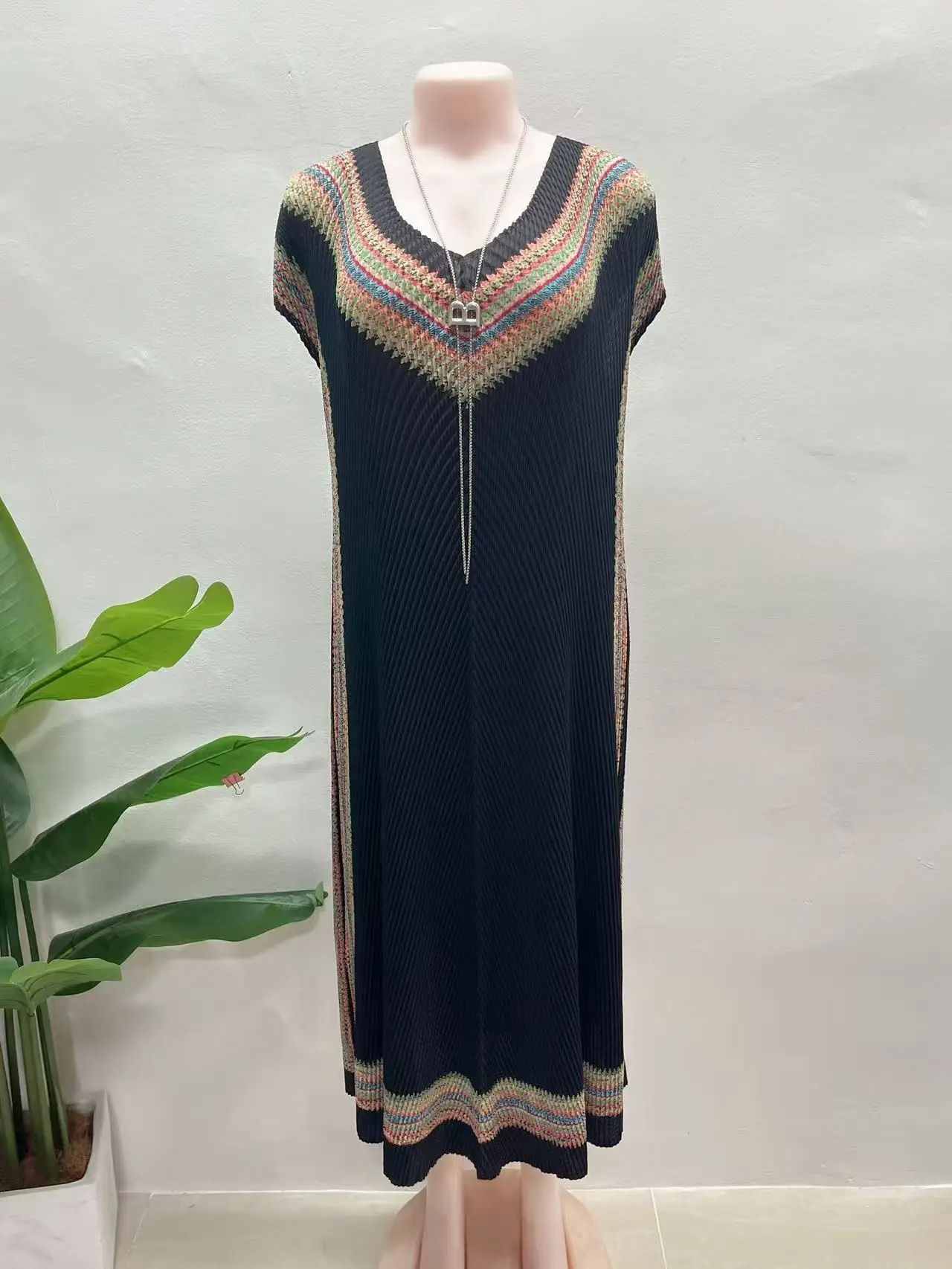 

2025 Ethnic Style Simple Pleated Dress High Elasticity Fat Mm Color Matching Age Reduction Travel Versatile Long Dresses Women