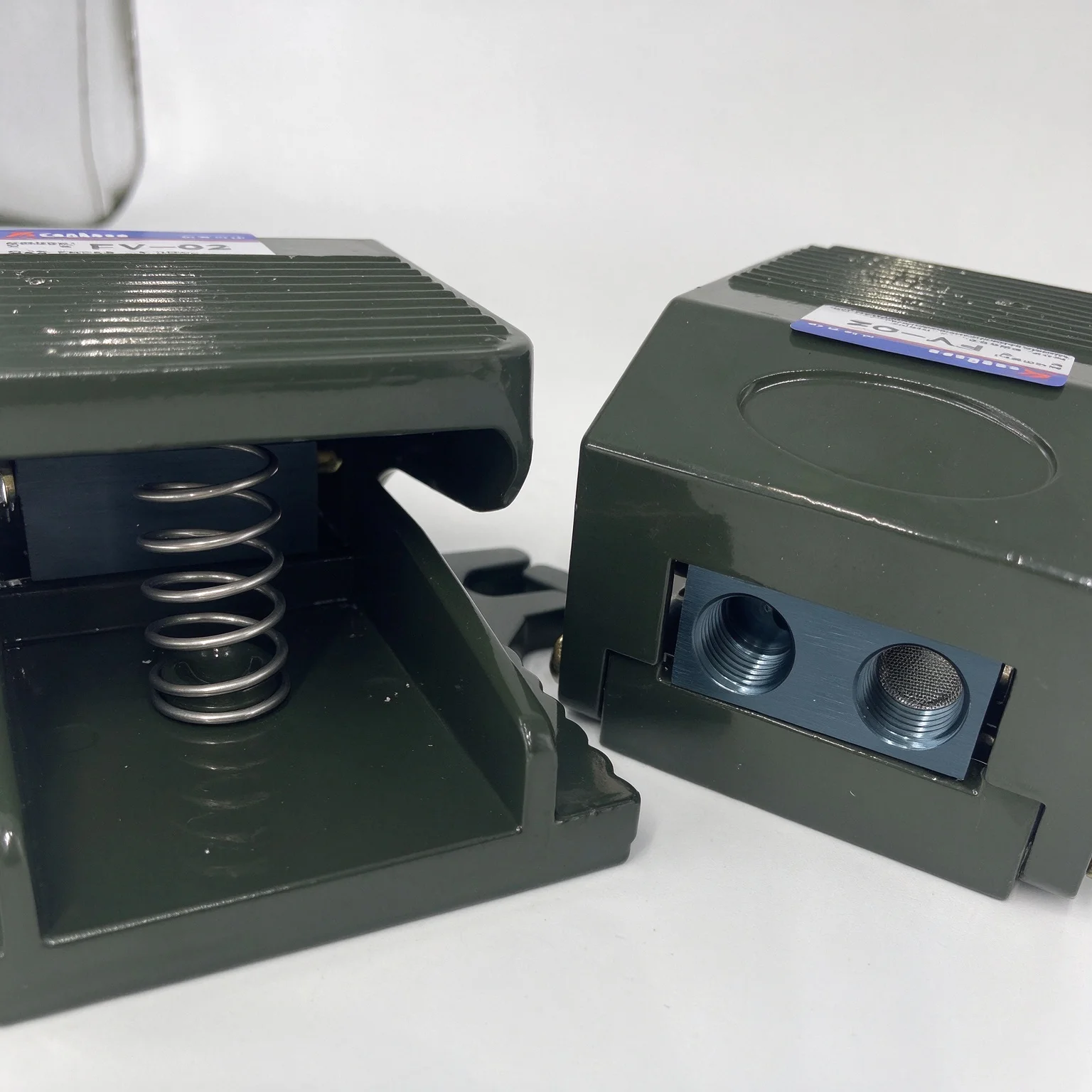 FV-02 2 Way 2 Position Foot Pneumatic Pedal Valve Tool Switch Air Valves With PC Connector 1/4BSP Threaded