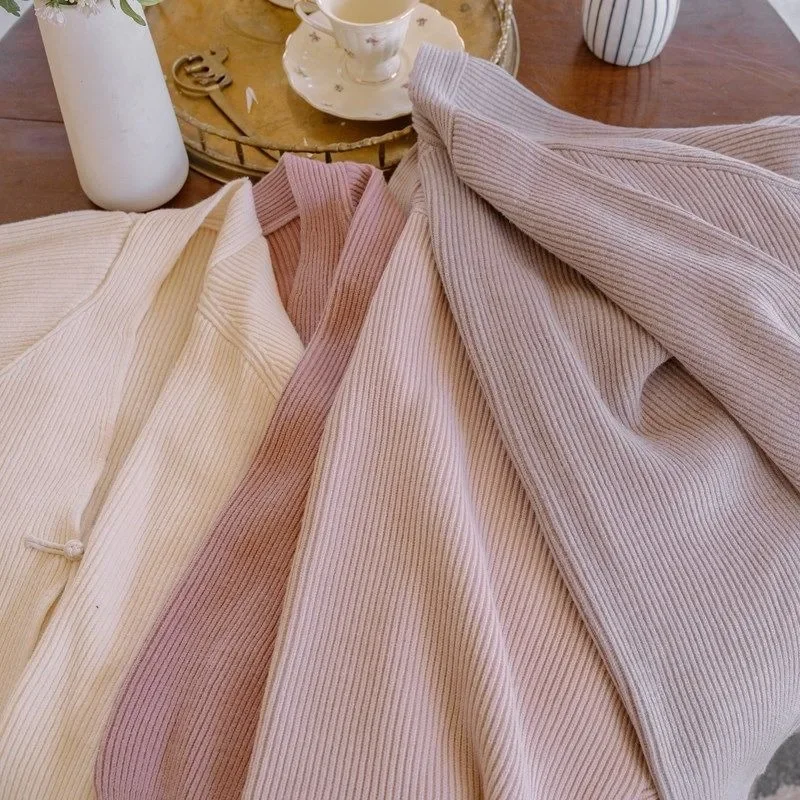 Dzianinowy kardigan damski w stylu chińskim, dekolt w serek, szykowny, delikatny, krótki, jesienno-zimowy płaszcz damski, mniejszościowy, klasyczny