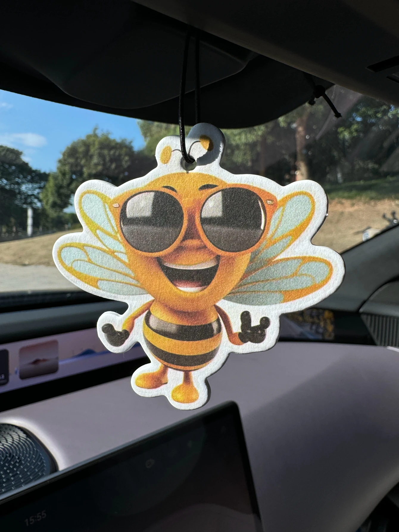 Bee Print Intercontinental Hotel (Hotel Scent) Neutral Car Perfume and Non-Toxic Air Freshener |   Natural Essential Oils and Aromatherapy Scent Tablets (Noroili/Grapefruit/Cedar) |   Hanging Type and Dual-Purpose with Vent Clip |   Long-Lasting Fragrance for 60-90 Days |   Deodorize and Purify the Air |   Suitable for Use in Cars, Homes, Wardrobes, and Bathrooms. |   Cartoon Animation Design |   Same Fragrance as the One Sold in the Store |   Creative Gifts